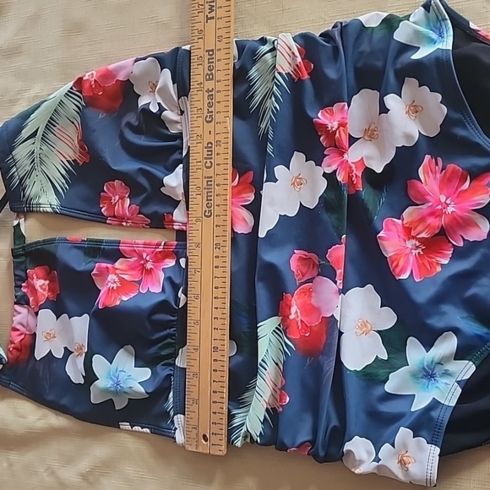 Women's Floral swim‎ suit - Picture 7 of 9